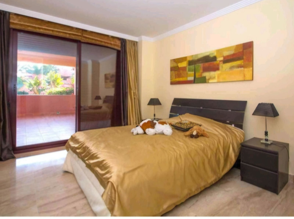 Piso de 4 Dormitorios y 3 Baños en venta en Estepona