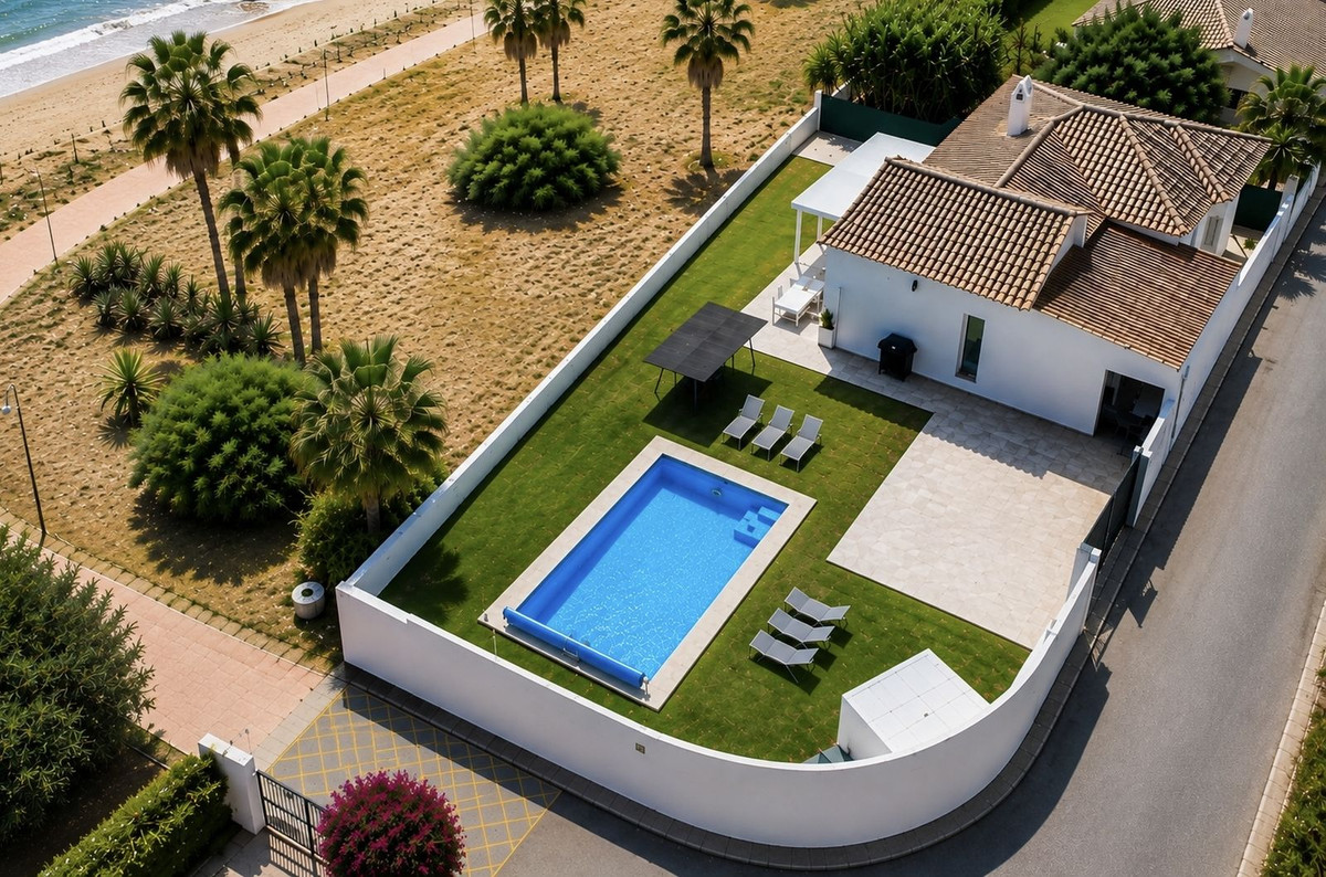 Casa de 3 Dormitorios y 2 Baños en venta en Nueva Milla de Oro, Estepona