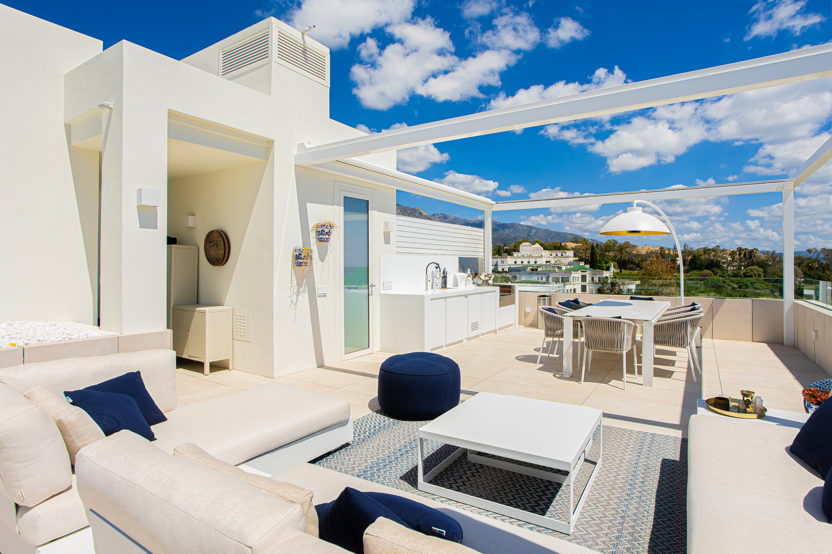 Ático de 3 Dormitorios en venta en Milla de Oro, Marbella