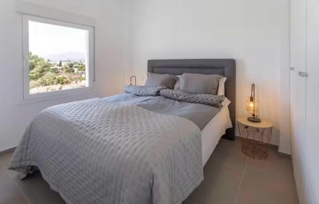 Piso de 2 Dormitorios y 2 Baños en venta en Nueva Andalucía, Marbella