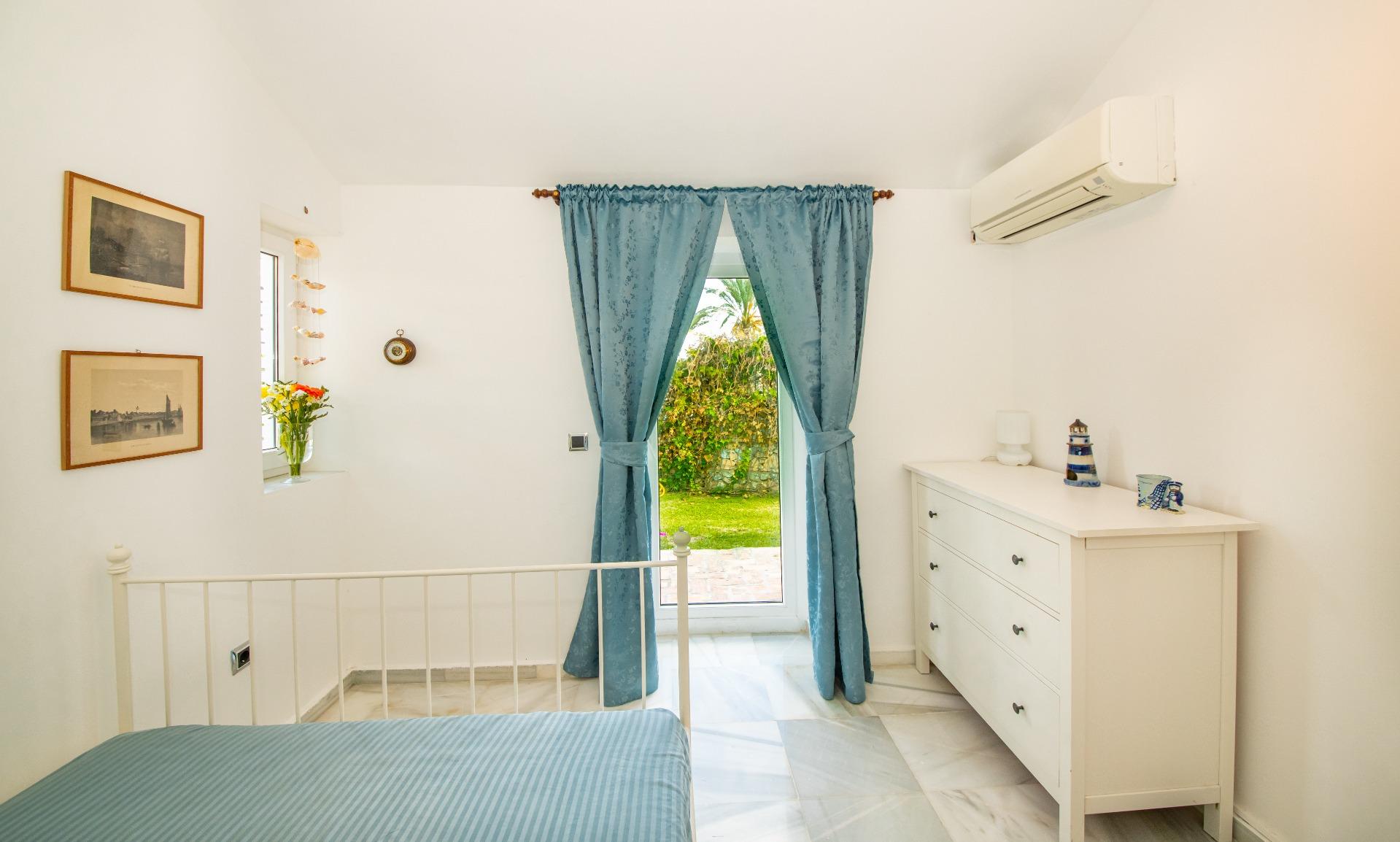 Casa de 5 Dormitorios y 3 Baños en venta en Arroyo de la Miel, Benalmádena
