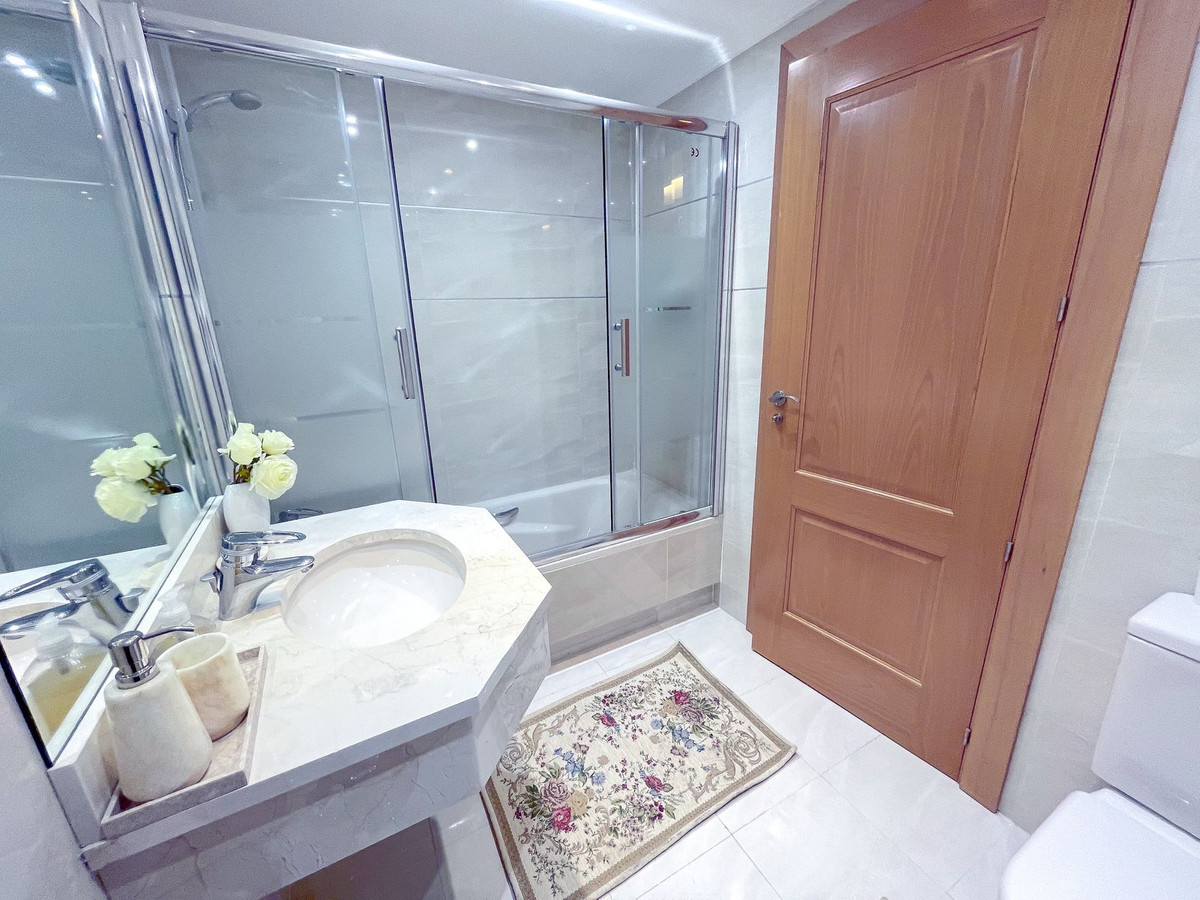 Piso de 3 Dormitorios y 2 Baños en venta en San Pedro de Alcántara