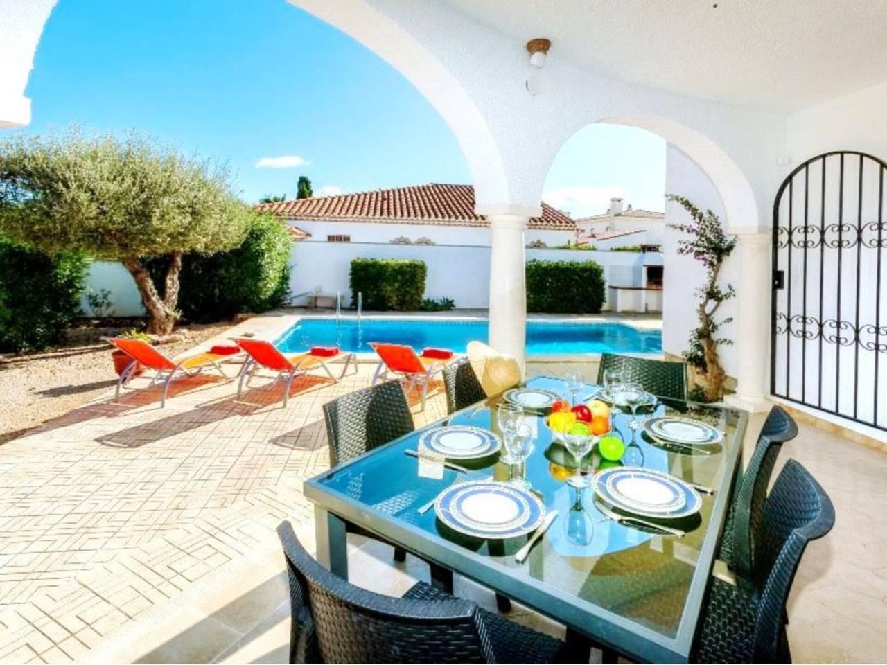 Casa Adosada de 3 Dormitorios en venta en Mont-Roig del Camp