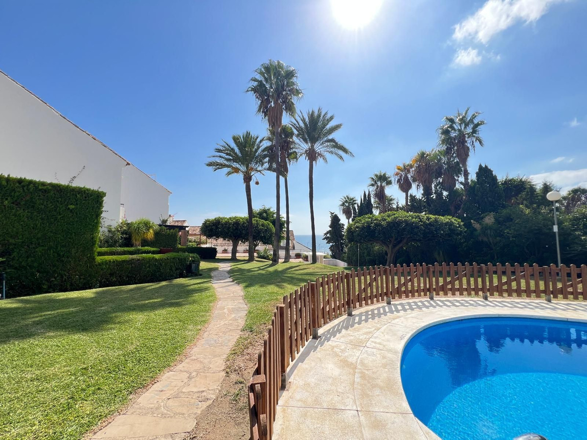 Casa Adosada de 3 Dormitorios en venta en Estepona