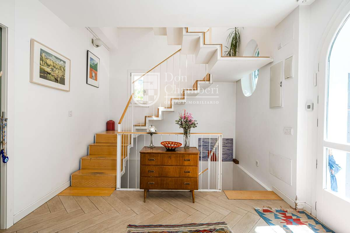 6 спални, 3 бани - Вила за продажба в Retiro, Madrid