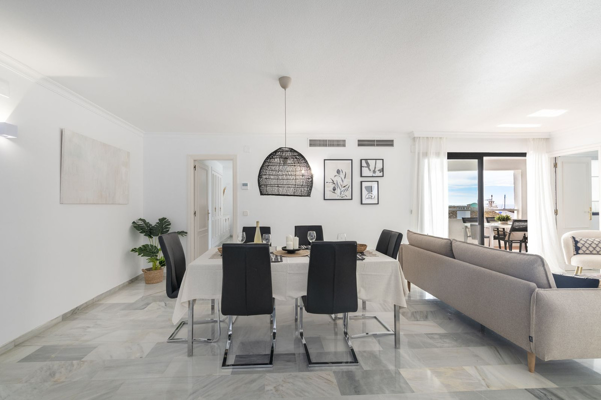 Piso de 2 Dormitorios en venta en Puerto Banús