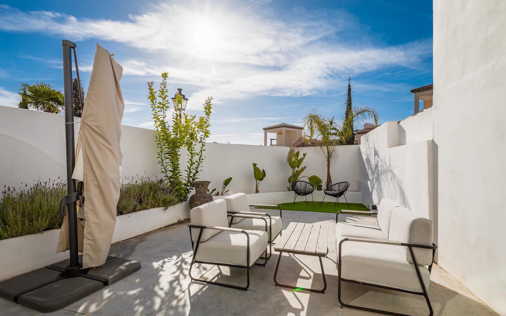 Casa Adosada de 2 Dormitorios en venta en Nueva Andalucía, Marbella