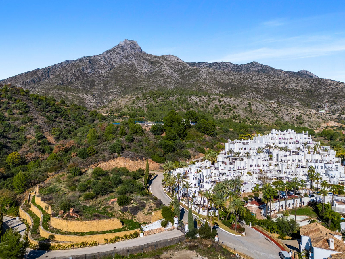 Casa Adosada de 3 Dormitorios en venta en Milla de Oro, Marbella