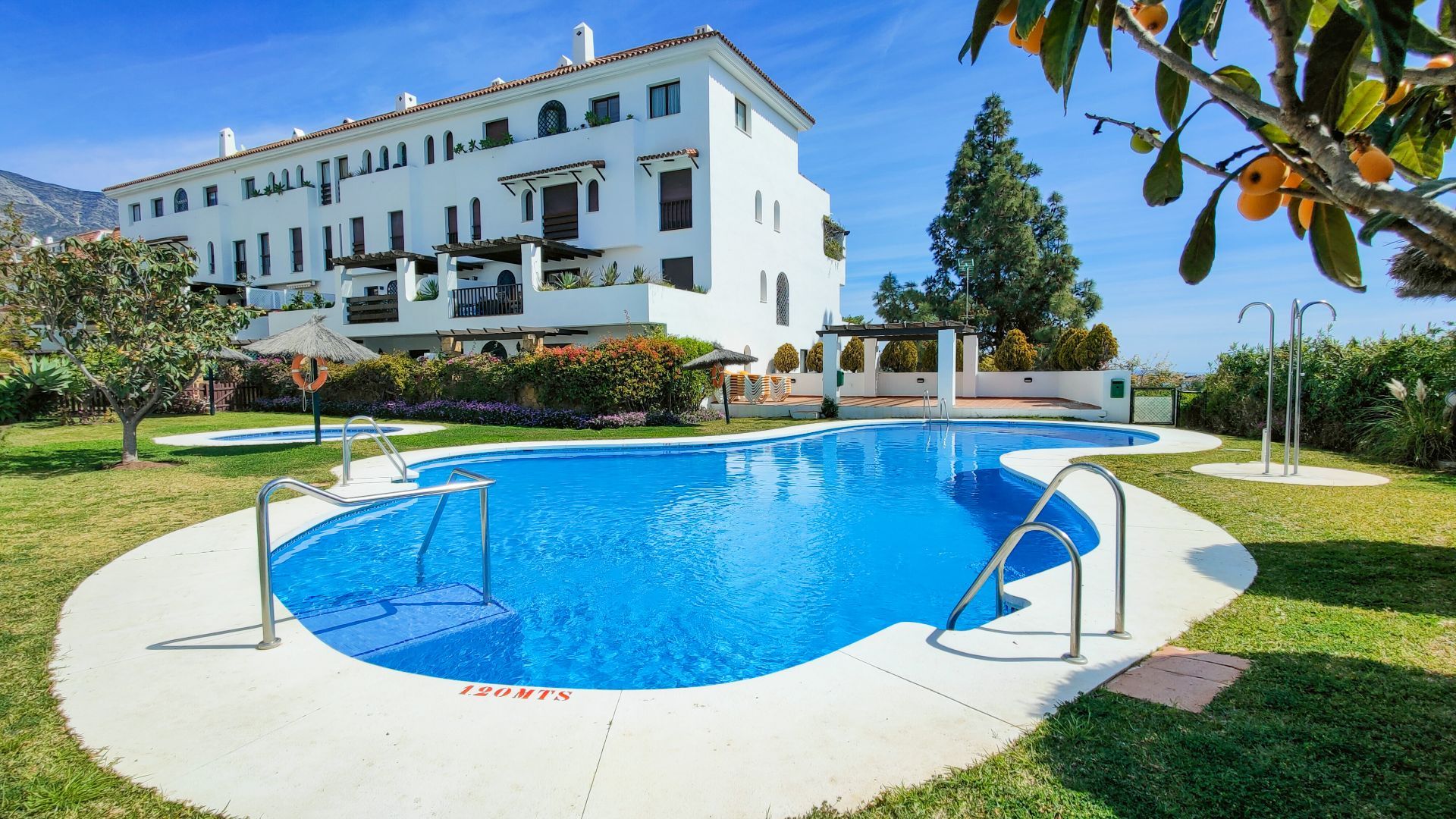 Piso de 2 Dormitorios en venta en Milla de Oro, Marbella