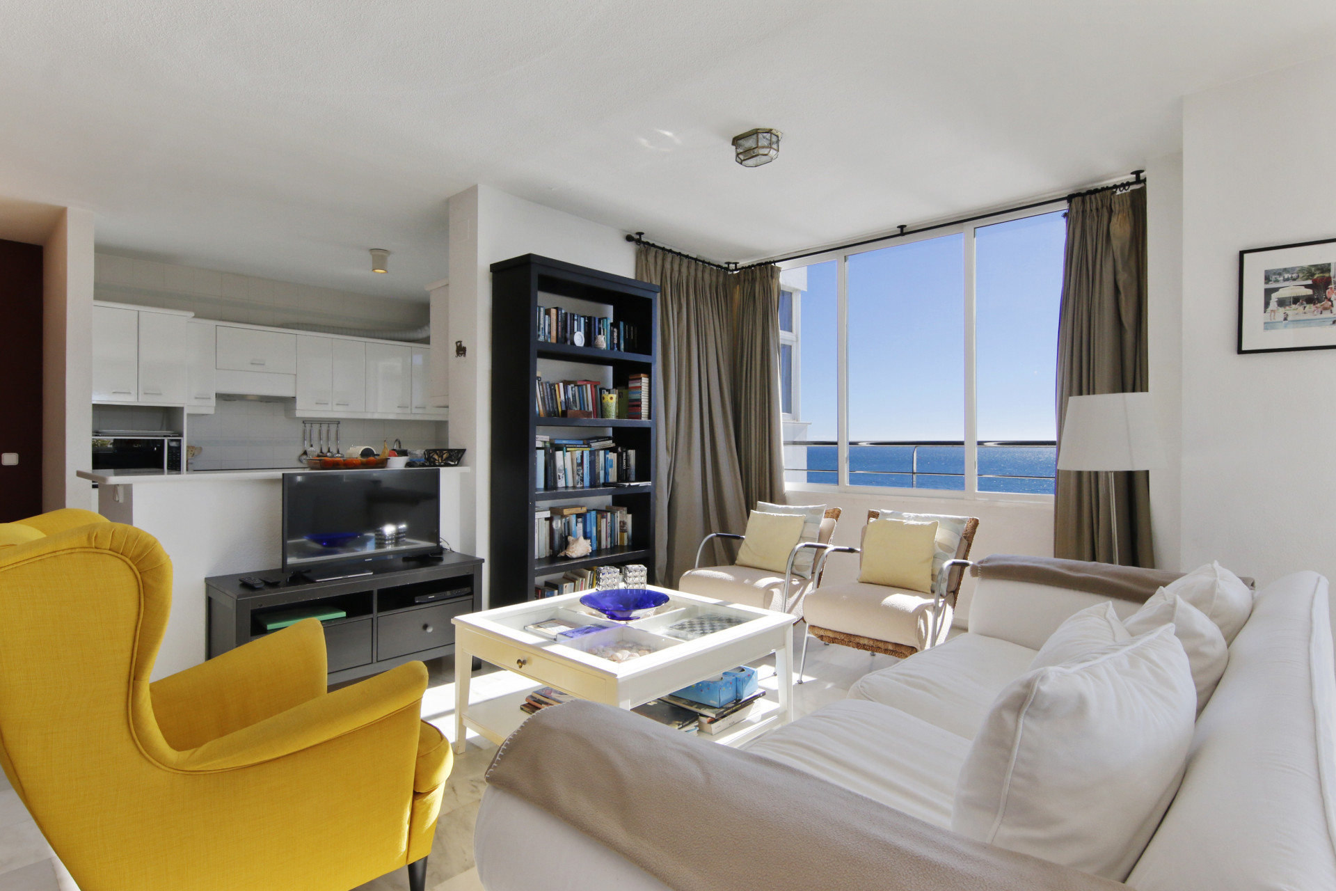 Ático de 3 Dormitorios y 2 Baños en venta en La Alqueria, Estepona