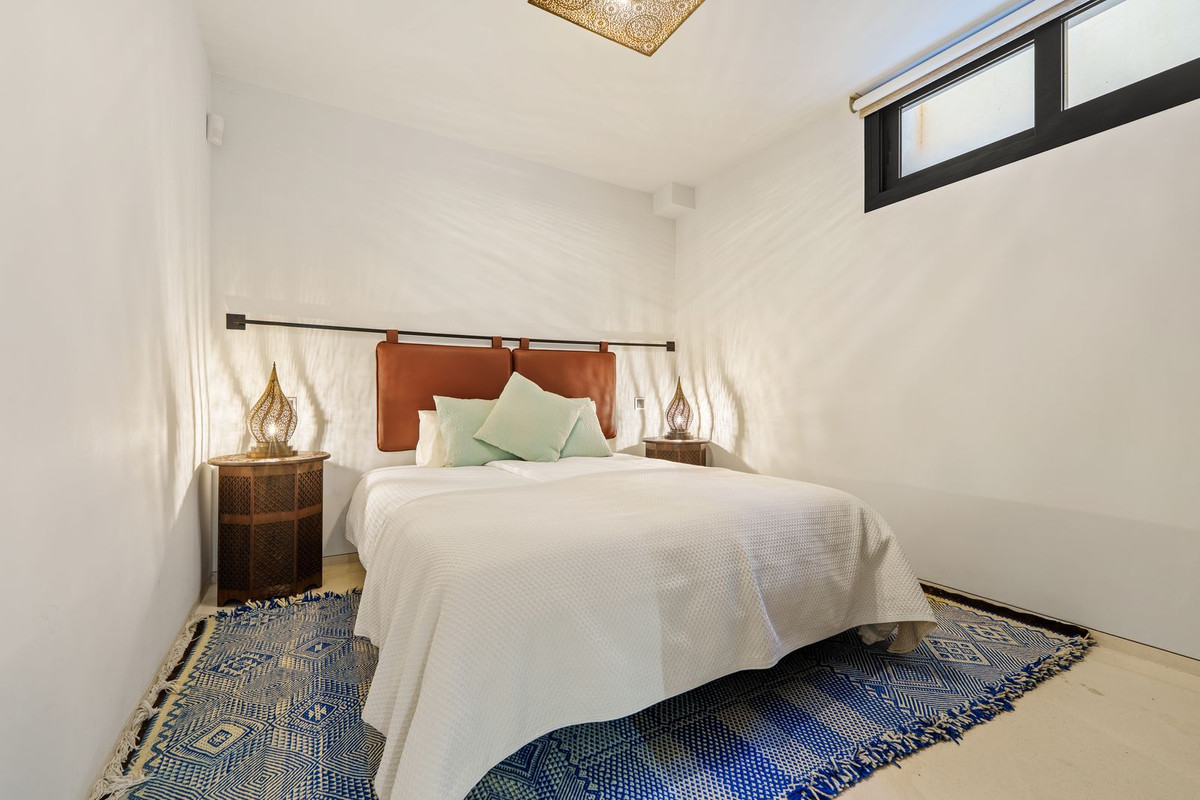 Casa de 6 Dormitorios y 6 Baños en venta en Nueva Andalucía, Marbella