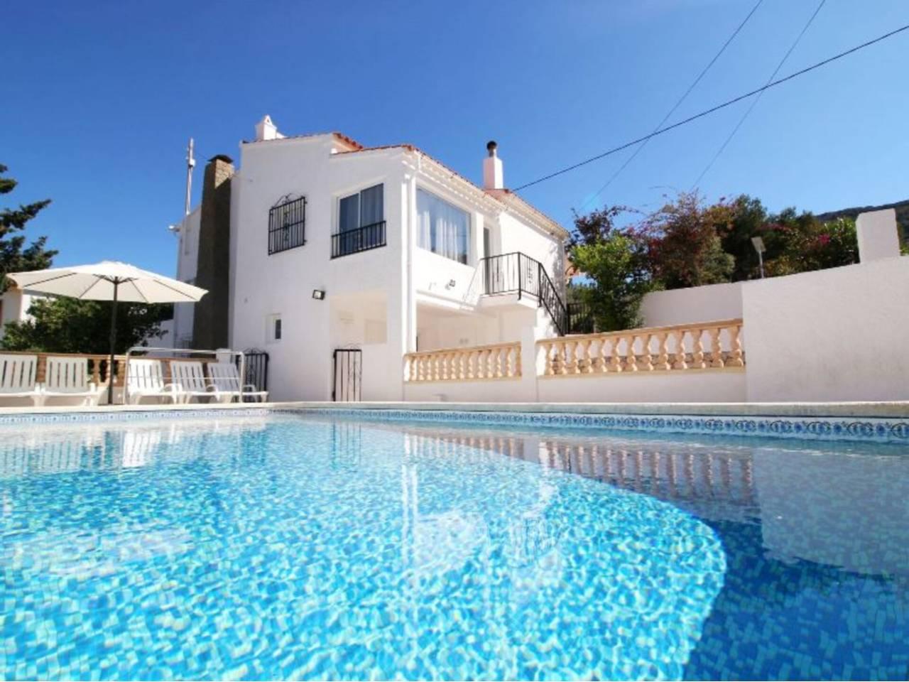 Casa Adosada de 5 Dormitorios y 4 Baños en venta en Calp