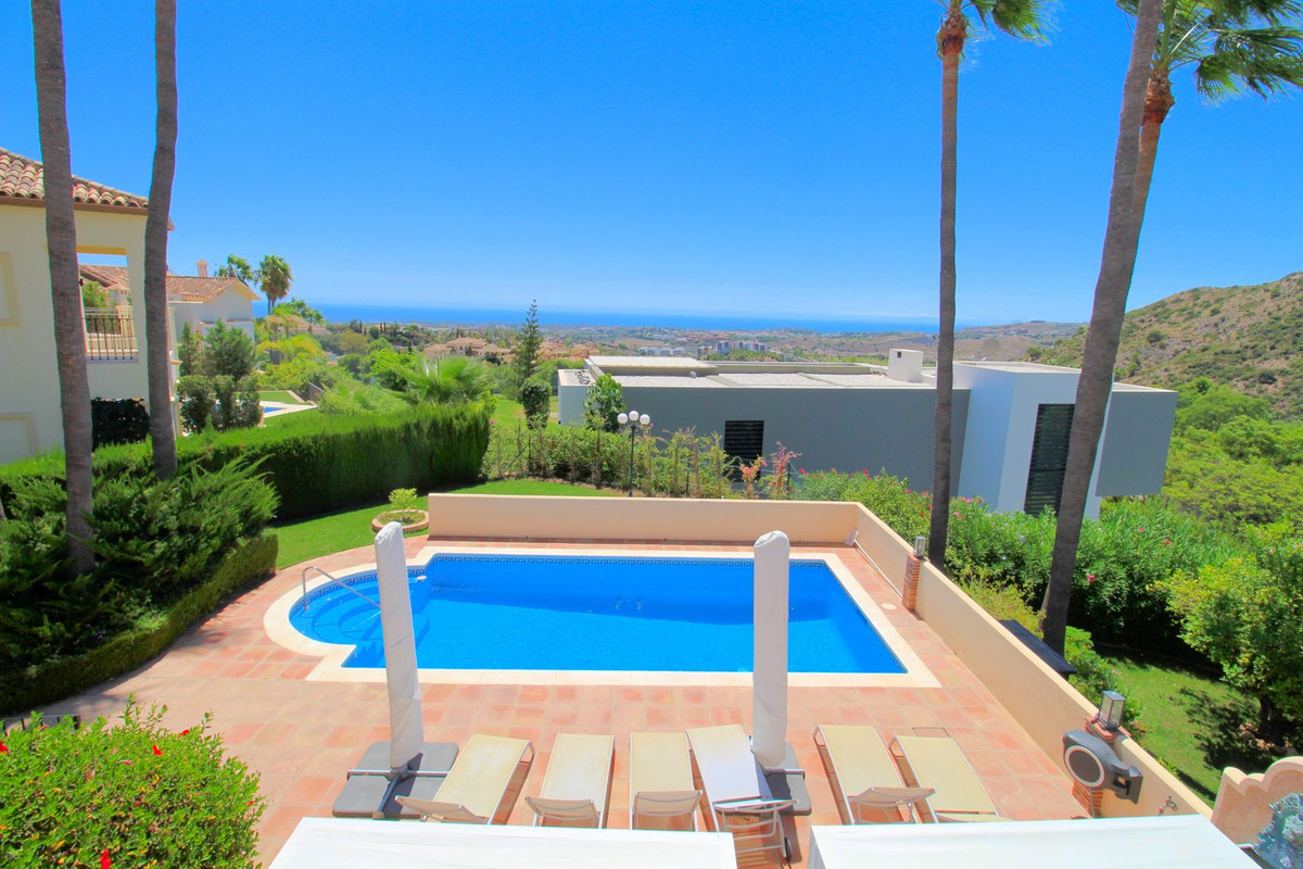 Casa de 5 Dormitorios y 4 Baños en venta en Los Arqueros, Benahavís
