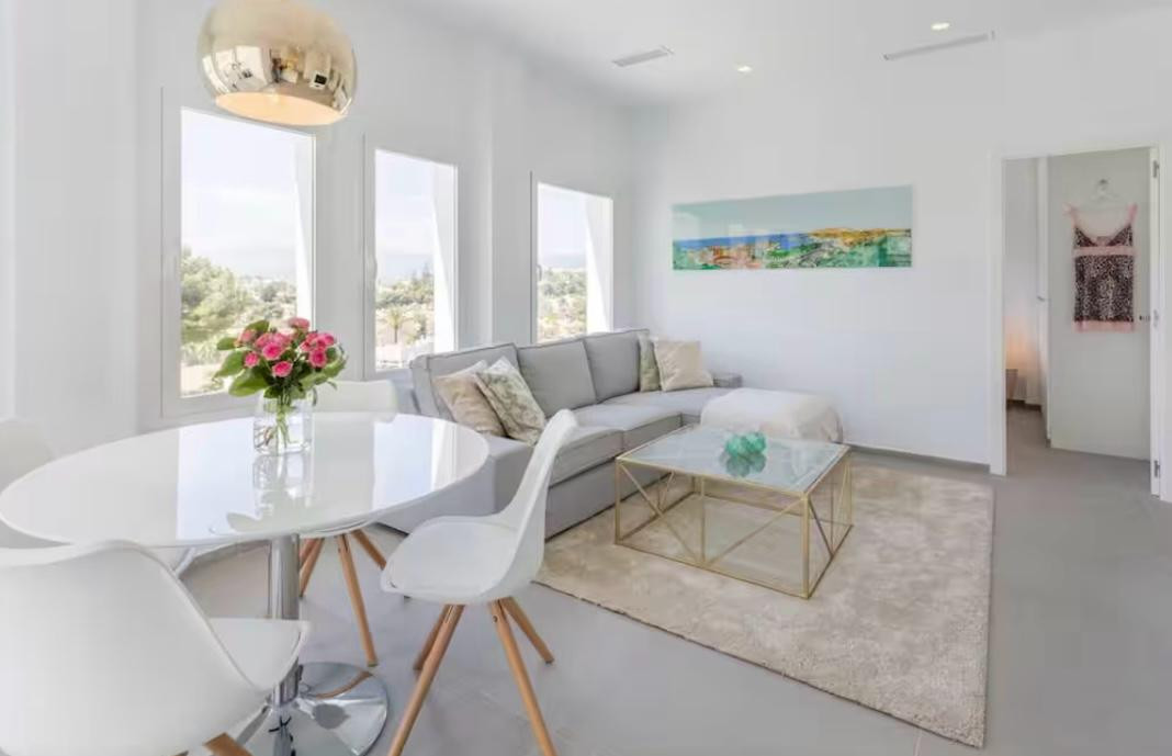Piso de 2 Dormitorios y 2 Baños en venta en Nueva Andalucía, Marbella