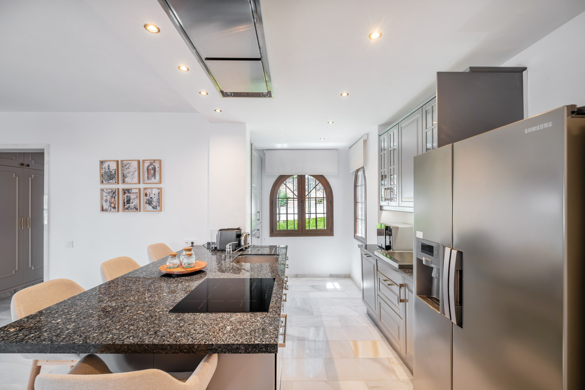 Piso de 3 Dormitorios y 2 Baños en alquiler vacacional en Nueva Andalucía, Marbella