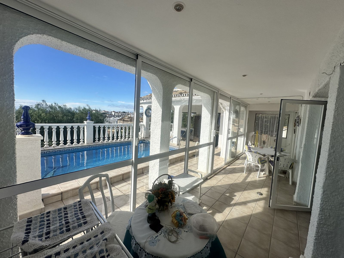 Casa de 3 Dormitorios y 2 Baños en venta en Calahonda