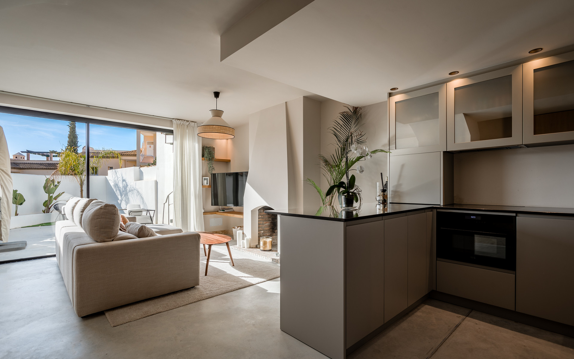 Casa Adosada de 2 Dormitorios en venta en Nueva Andalucía, Marbella
