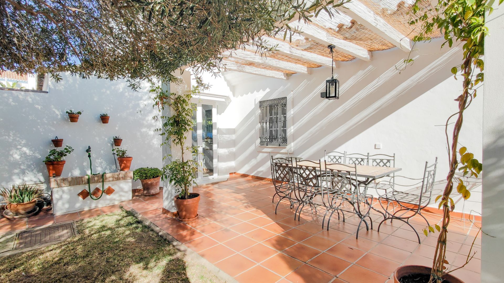 5 Bed - Villa for Sale in Estepona