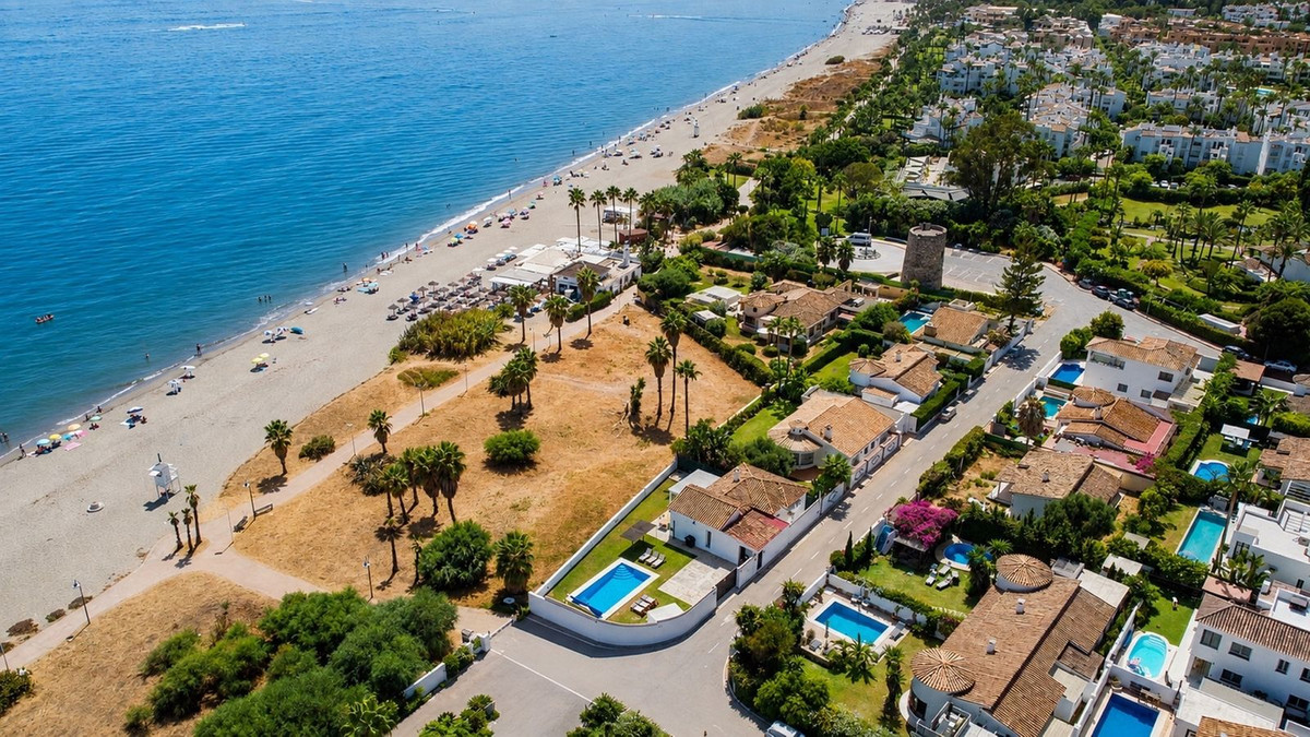 Casa de 3 Dormitorios y 2 Baños en venta en Nueva Milla de Oro, Estepona