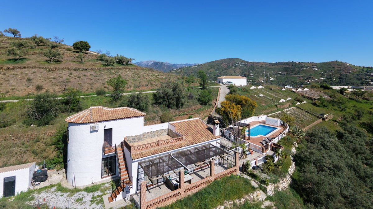 Casa de 4 Dormitorios y 3 Baños en venta en Cómpeta