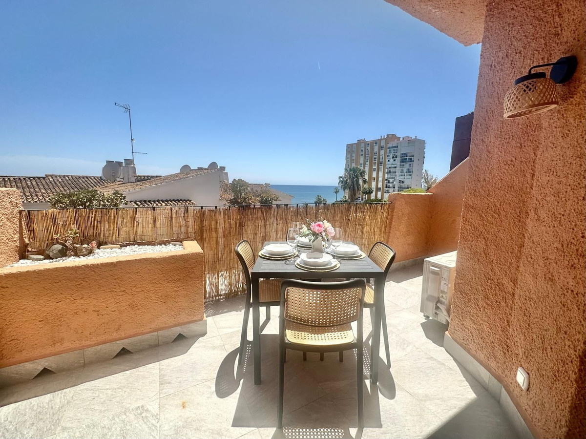 Piso de 2 Dormitorios en venta en Calahonda