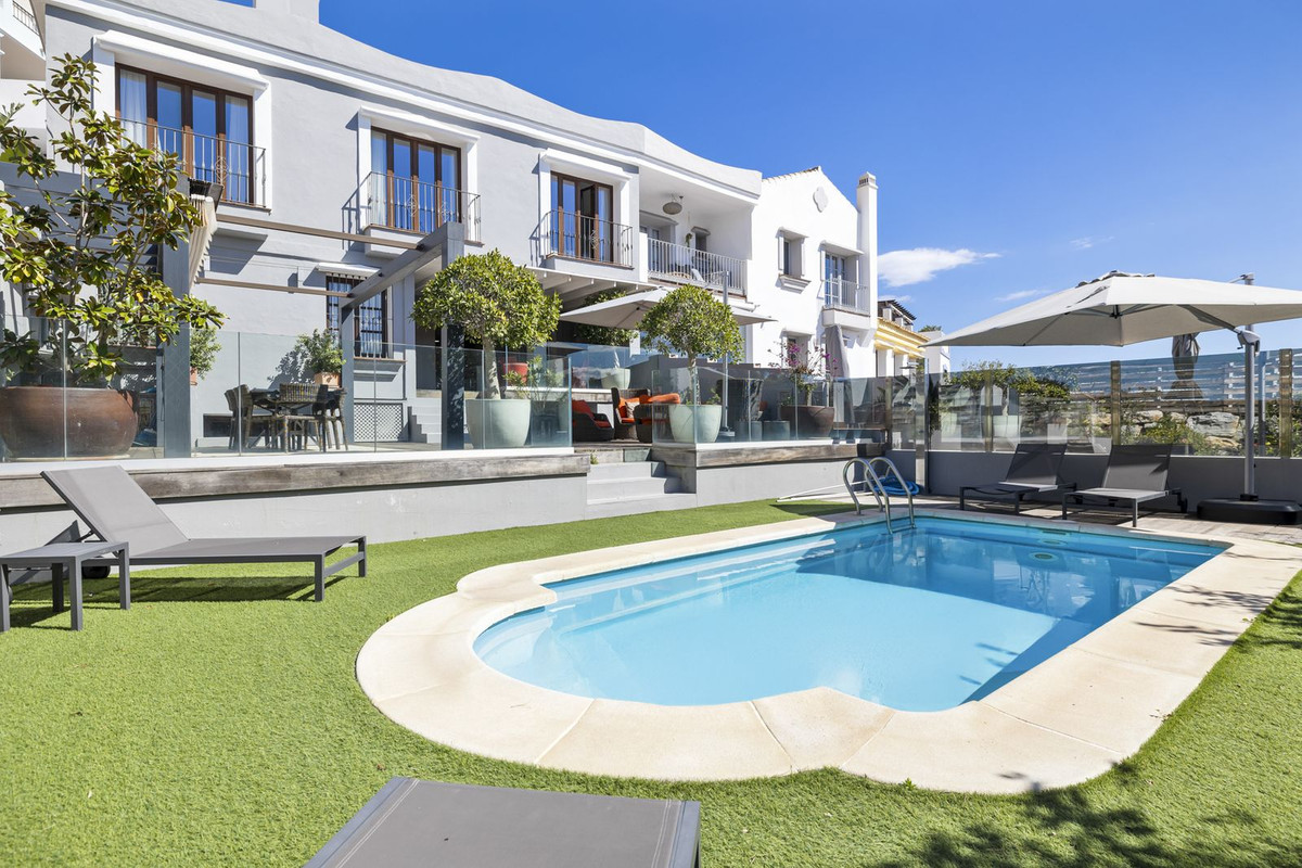 Casa Adosada de 5 Dormitorios en venta en Benahavís