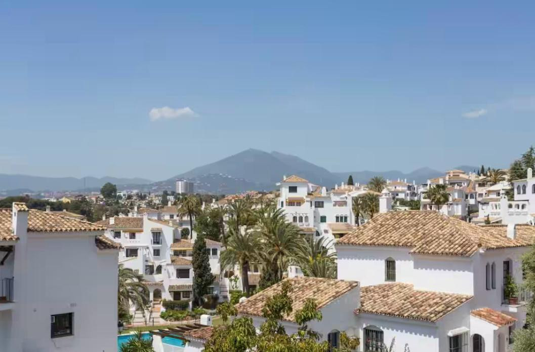 Piso de 2 Dormitorios y 2 Baños en venta en Nueva Andalucía, Marbella