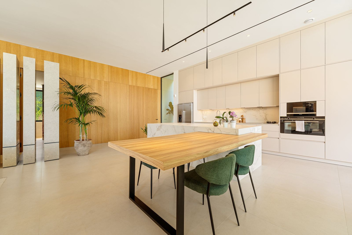Casa de 6 Dormitorios y 7 Baños en venta en Guadalmina Alta, San Pedro de Alcántara