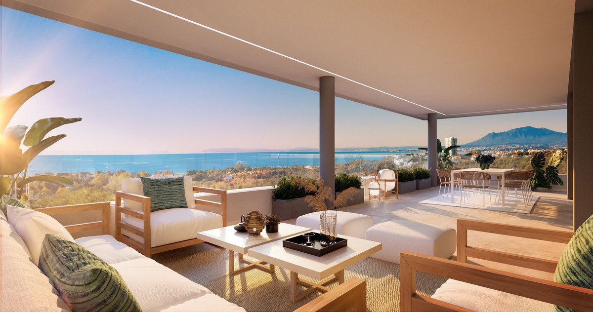 Piso de 3 Dormitorios en venta en Los Monteros, Marbella