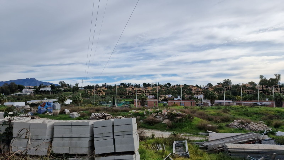 Terreno en venta en La Alqueria, Estepona
