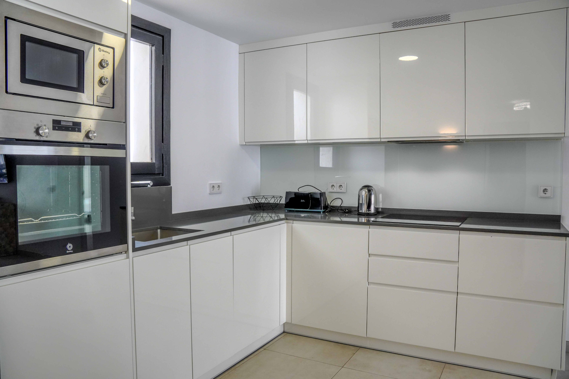 Piso de 3 Dormitorios en venta en Puerto Banús, Marbella