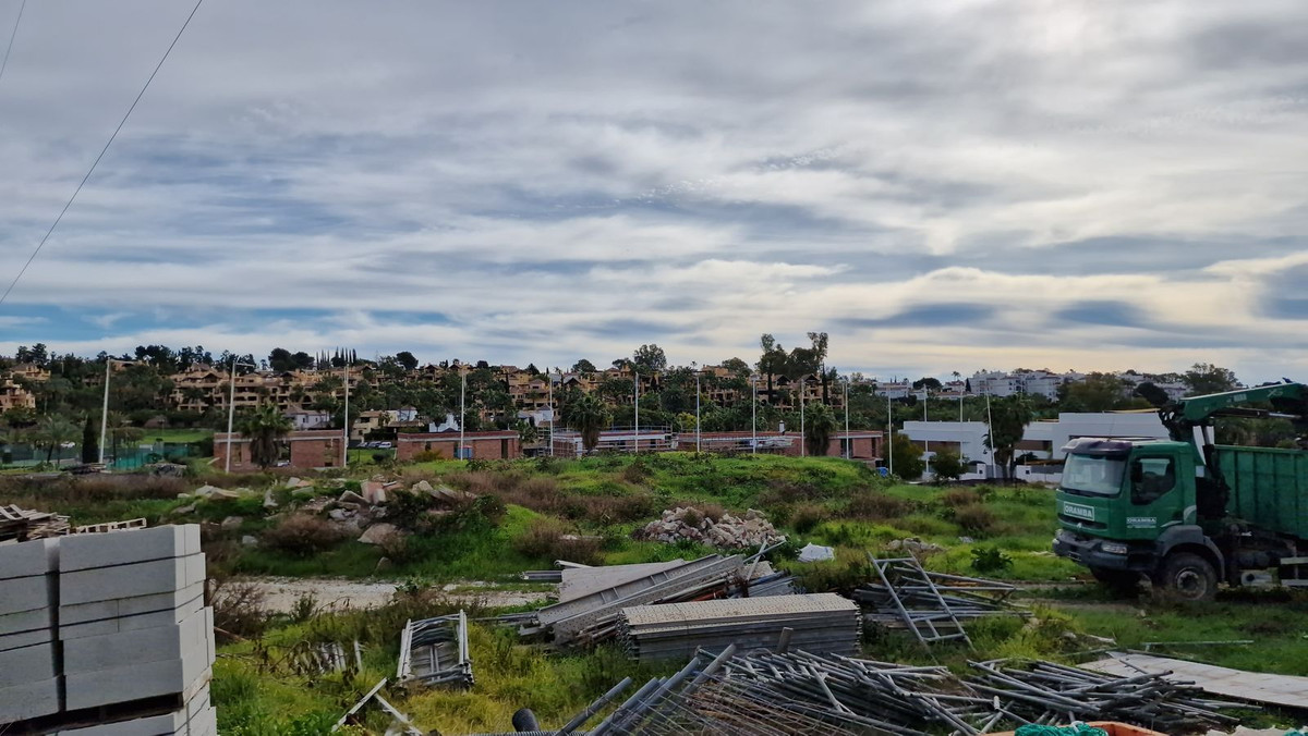 Terreno en venta en La Alqueria, Estepona