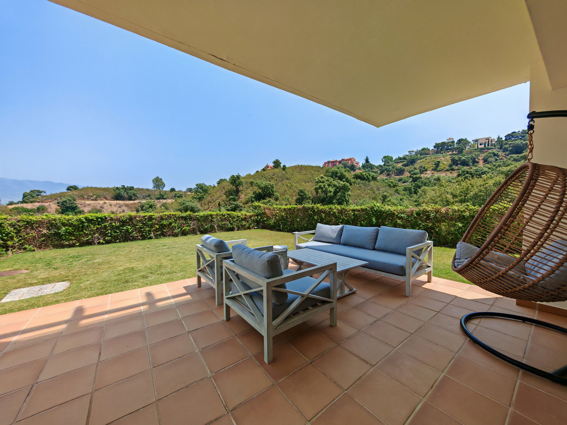 Piso de 2 Dormitorios en venta en La Mairena, Marbella
