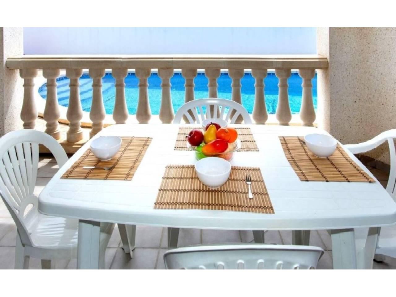 4 спални, 2 бани - Редова къща за продажба в Mont-Roig del Camp