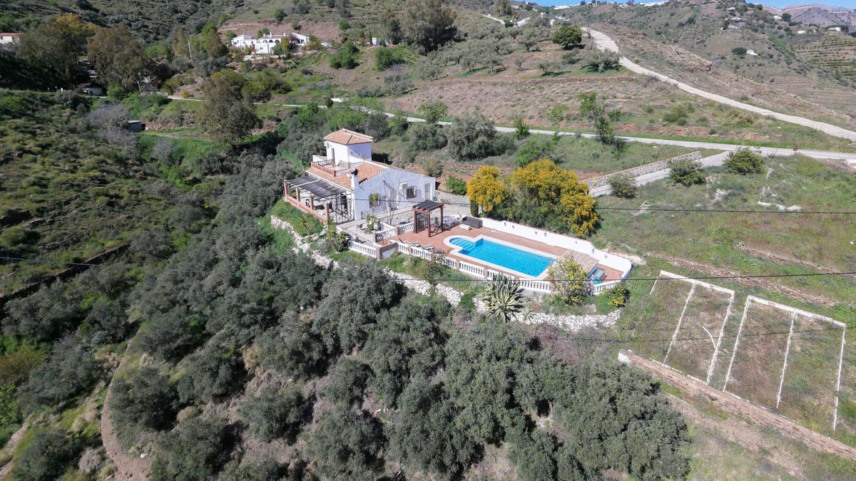 Casa de 4 Dormitorios y 3 Baños en venta en Cómpeta