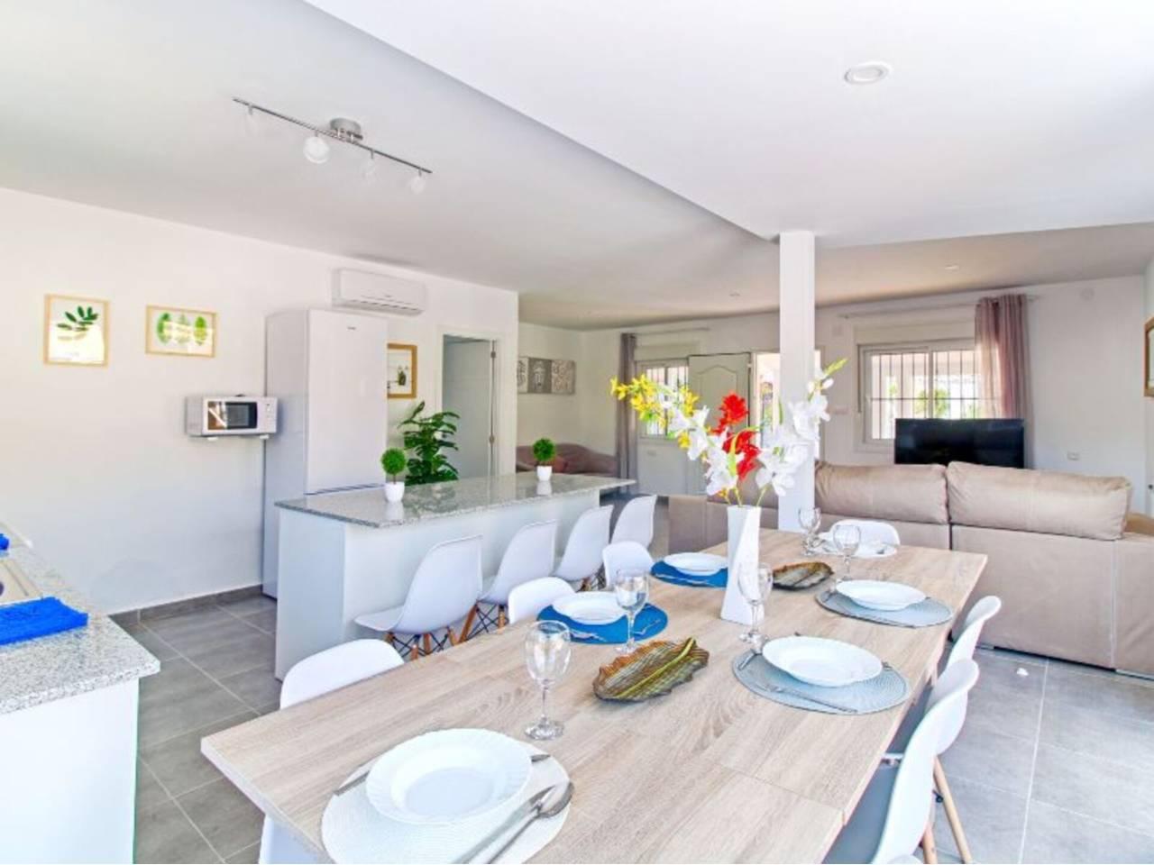 Casa Adosada de 5 Dormitorios y 4 Baños en venta en Calp