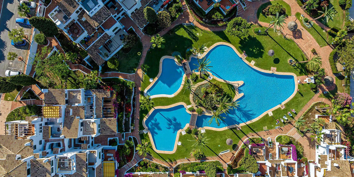 Piso de 3 Dormitorios y 2 Baños en alquiler vacacional en Nueva Andalucía, Marbella