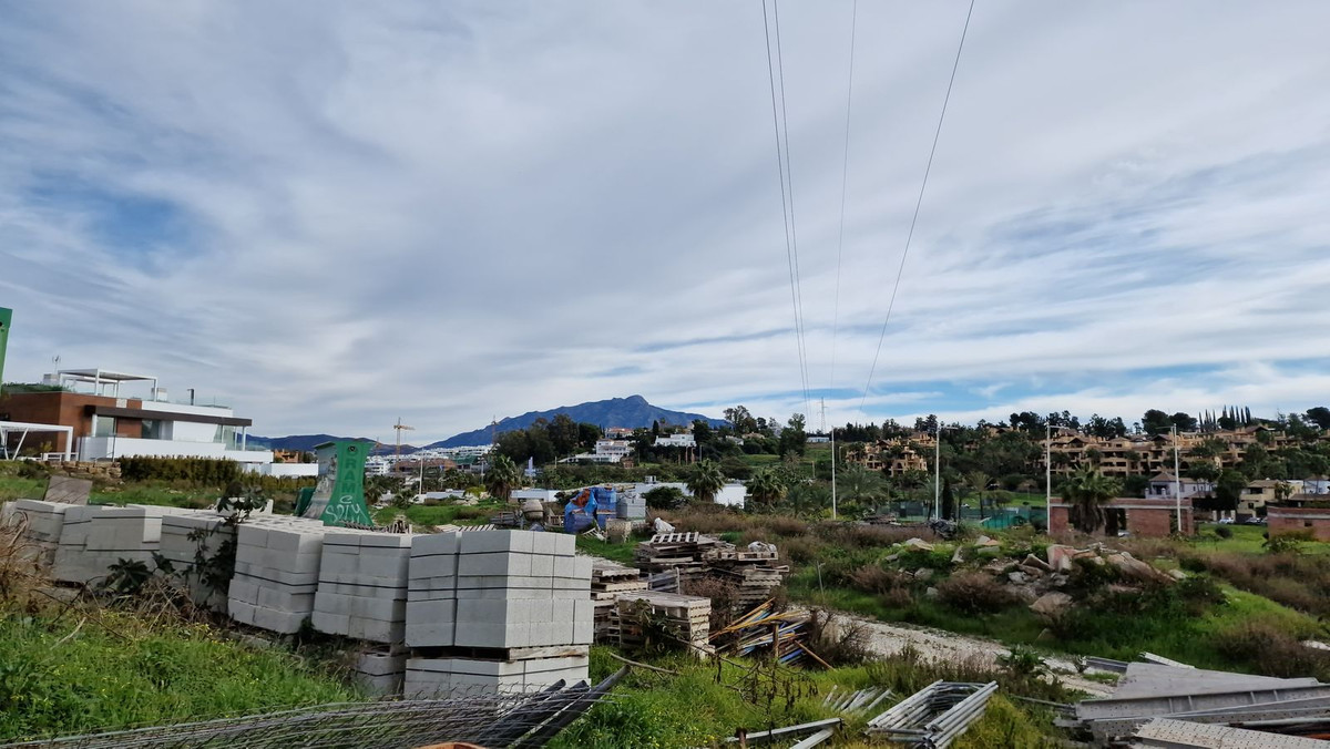 Terreno en venta en La Alqueria, Estepona