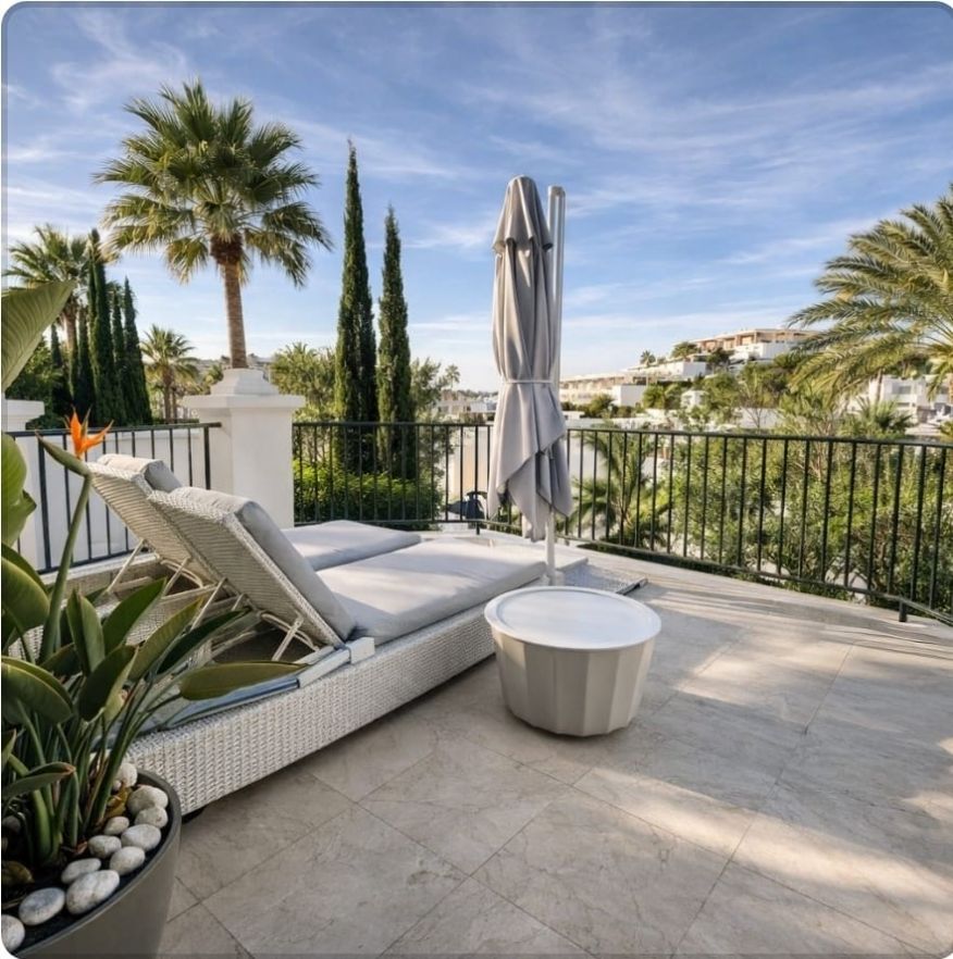 4 Bed - Villa for Sale in New Golden Mile, Estepona