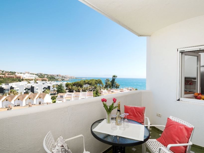 Piso de 2 Dormitorios y 2 Baños en venta en La Alqueria, Estepona
