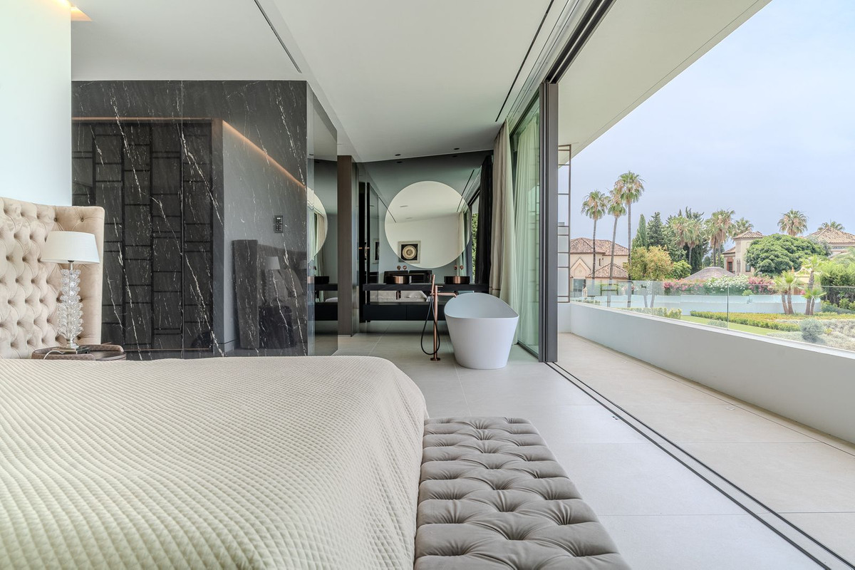 Casa de 4 Dormitorios y 5 Baños en venta en Puerto Banús