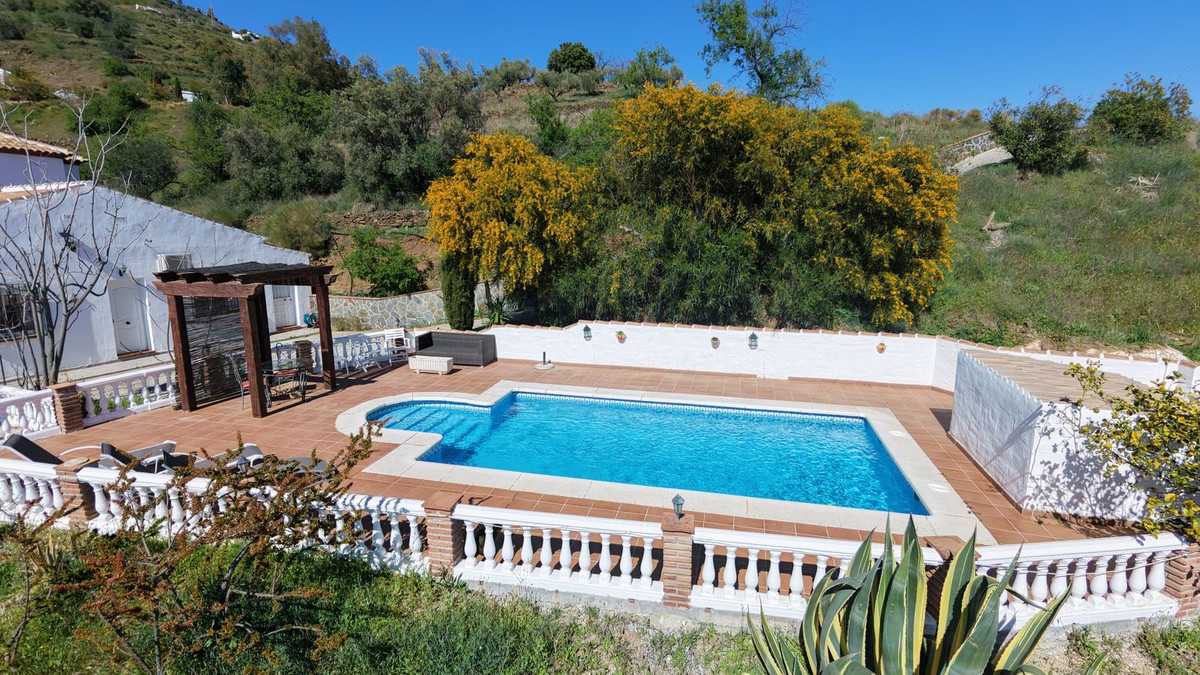 Casa de 4 Dormitorios y 3 Baños en venta en Cómpeta