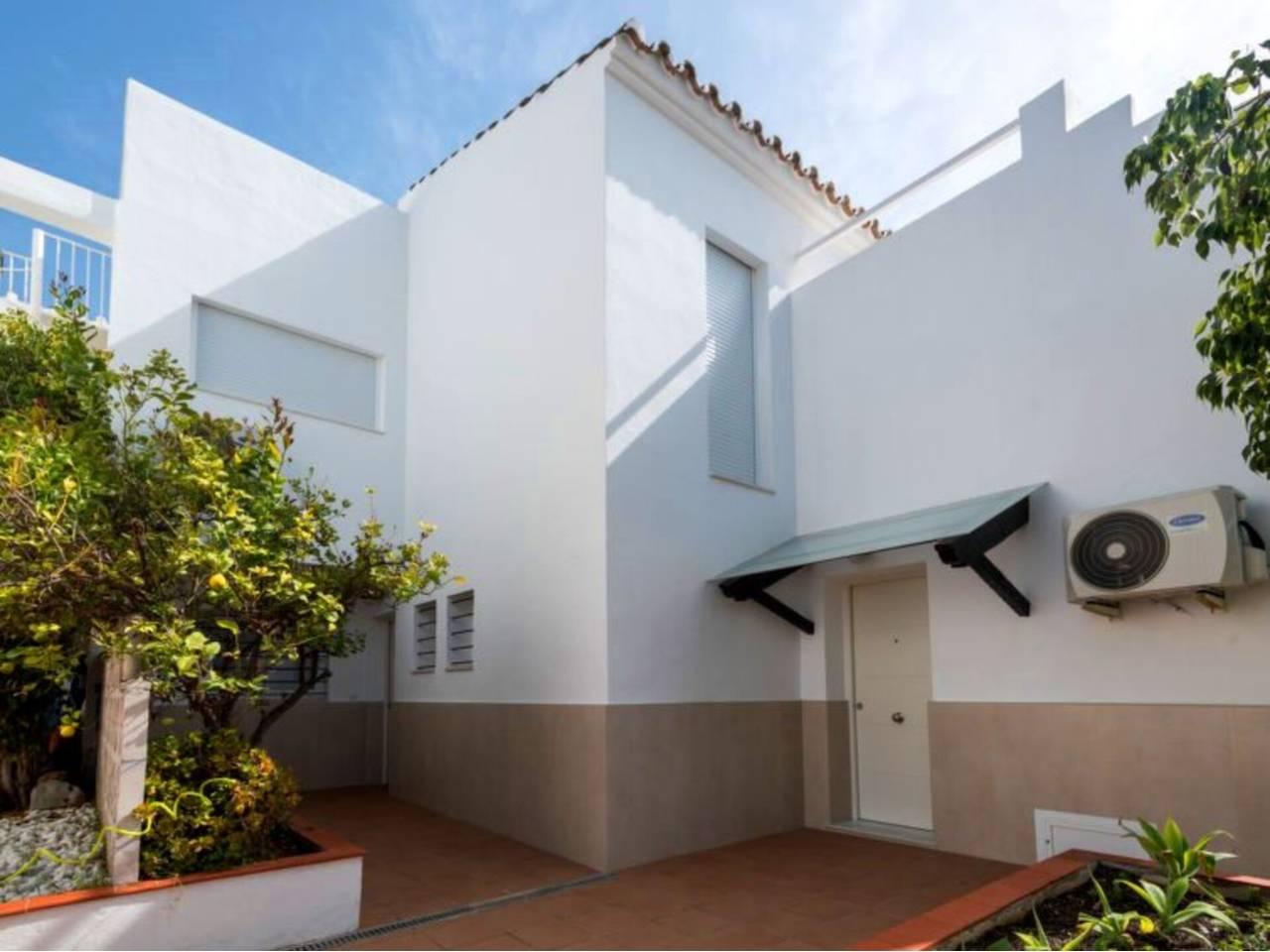 3 Bed, 3 Bath - Townhouse for Sale in La Alqueria, Estepona