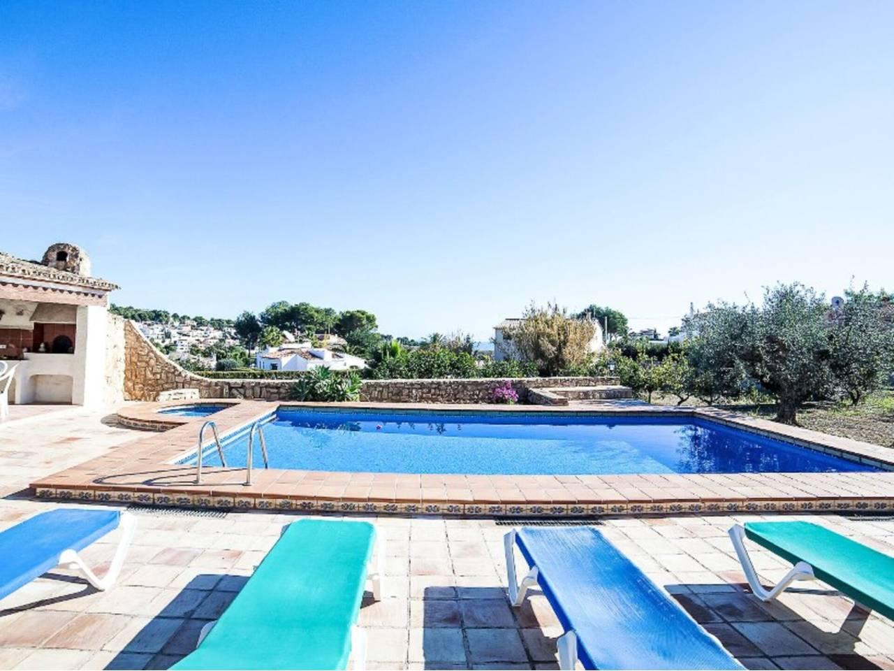 Casa Adosada de 5 Dormitorios y 3 Baños en venta en Calp