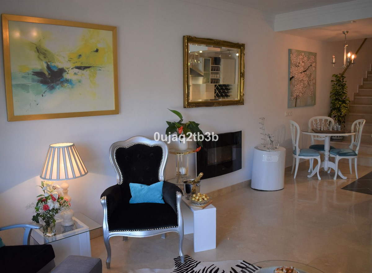 Casa Adosada de 2 Dormitorios en venta en Nueva Andalucía, Marbella