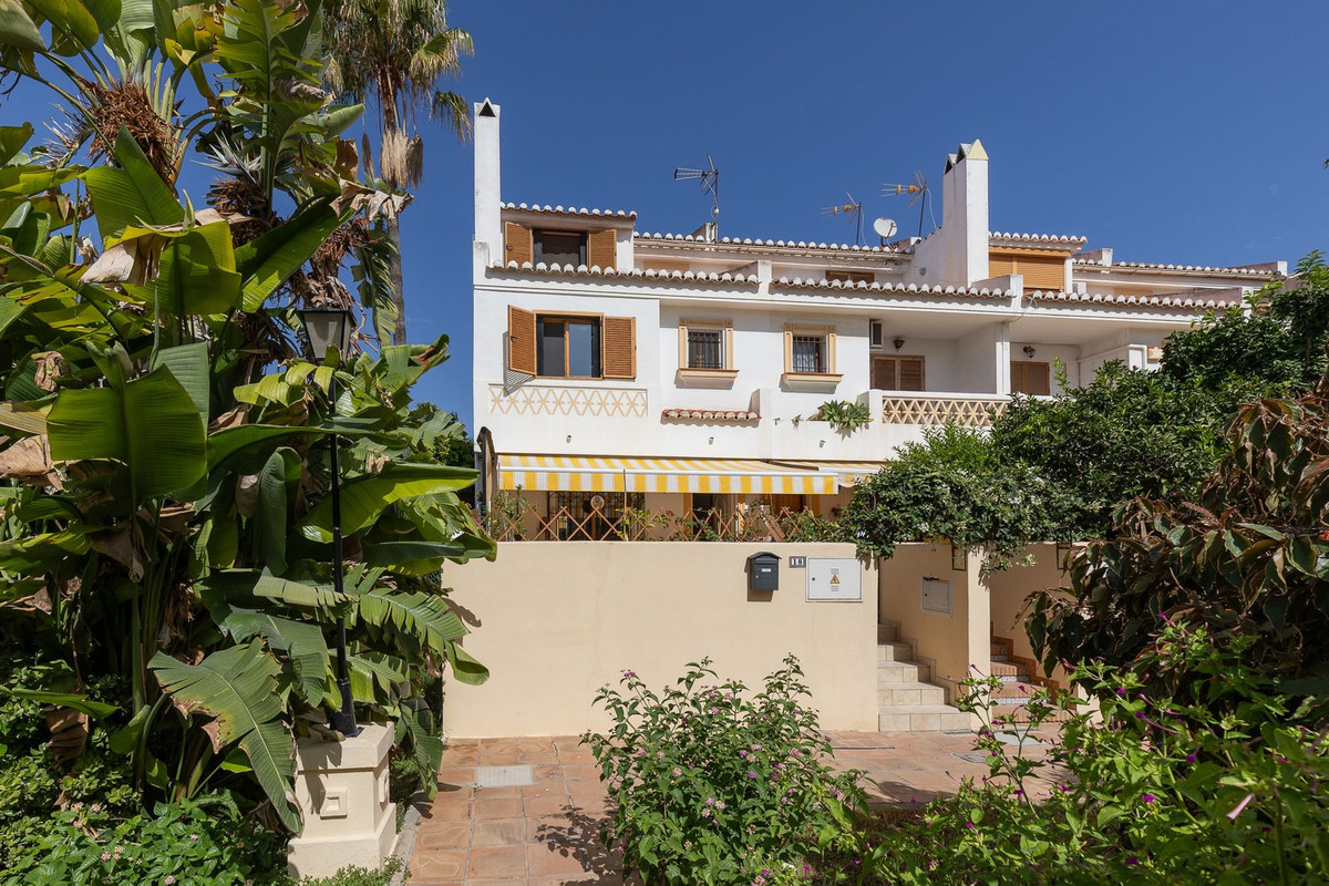 4 Bed - Townhouse for Sale in La Carihuela, Torremolinos