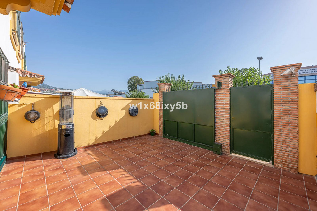 Casa Adosada de 4 Dormitorios en venta en San Pedro de Alcántara