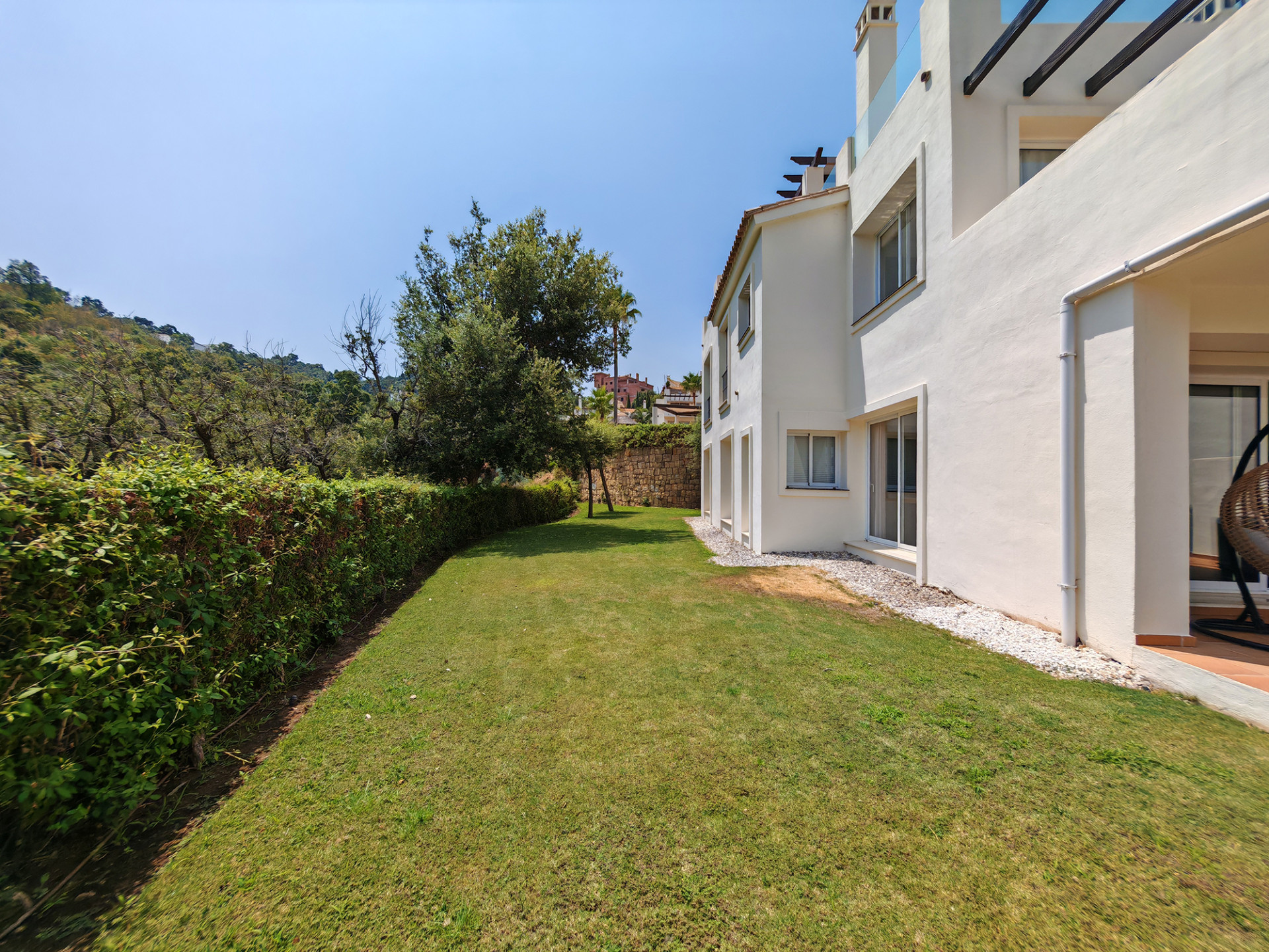 Piso de 2 Dormitorios en venta en La Mairena, Marbella