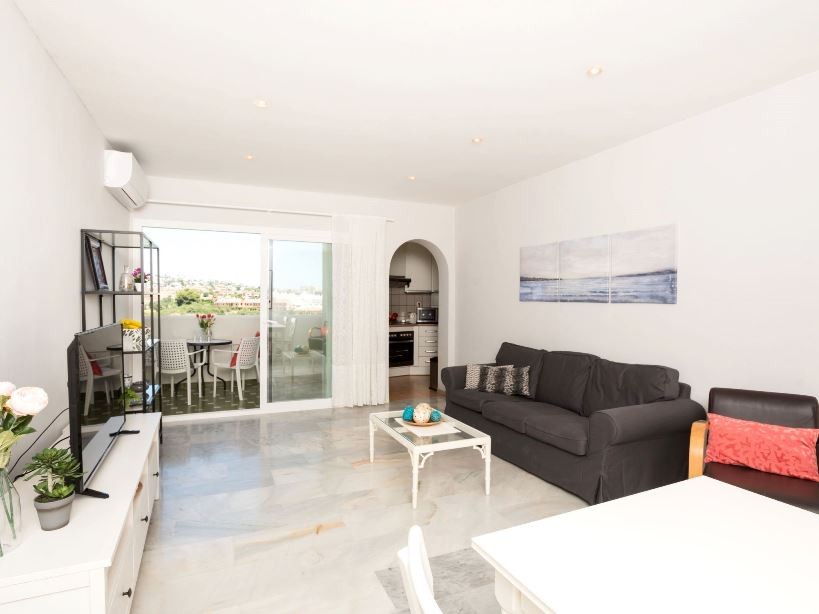 Piso de 2 Dormitorios y 2 Baños en venta en La Alqueria, Estepona
