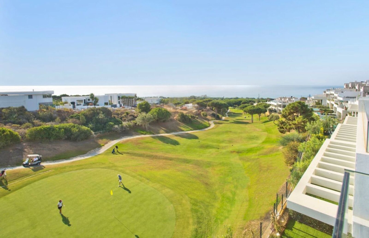 Casa Adosada de 3 Dormitorios y 3 Baños en venta en Cabopino, Marbella